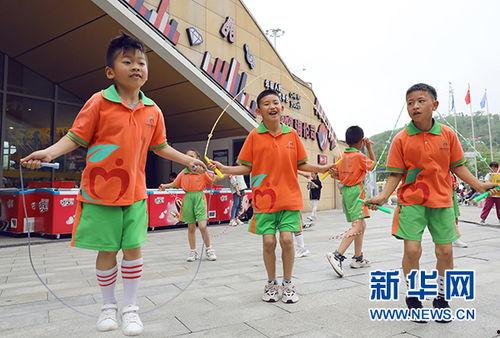 新疆成人跳绳视频大全,视频大全中的民族韵律与健身魅力